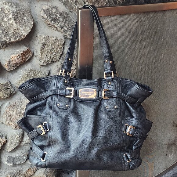 Michael Kors Handbags - Michael Kors Gansevoort Large Leather NS Tote Bag